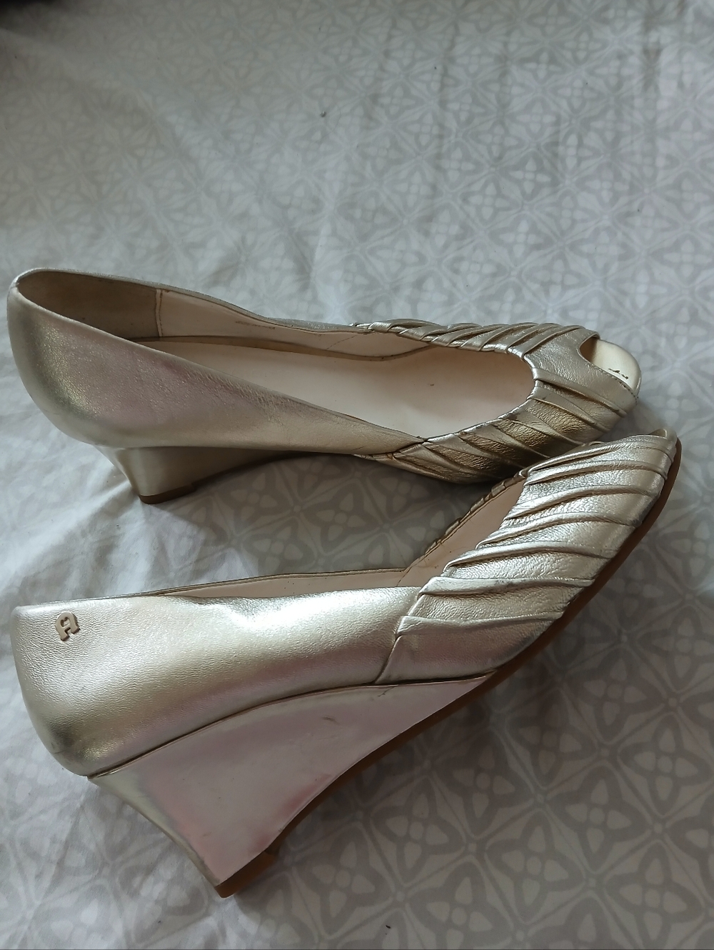 Etienne Aigner Women's Uma Peep-Toe Wedge Champagne Sz 6 Leather Bridal Formal - Picture 6 of 10